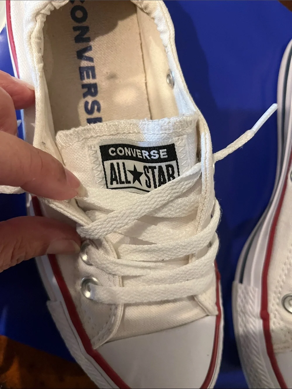 Converse Ladies White Canvas Shorelines Slip-On Sneakers with Red Trim sz 5 - Picture 2 of 6
